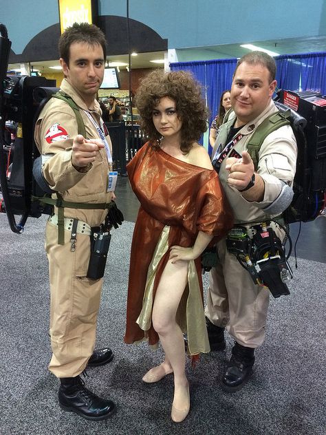 The Ghostbusters and the possessed "Dana Barrett"... Dana Barrett, Ghostbusters Party, Halloween 2016, Cosplay Characters, Family Halloween Costumes, Family Halloween, Ghostbusters, Anaheim, Fancy Dress