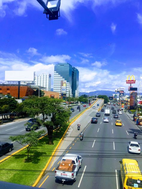 Hermoso paisaje, tomado desde la pasarela de Renap, en Ciudad de Guatemala 🇬🇹💖 Guatemala City, Tikal, My Culture, The Dominican Republic, Amazing Spiderman, Latin America, Central America, Dominican Republic, The Caribbean