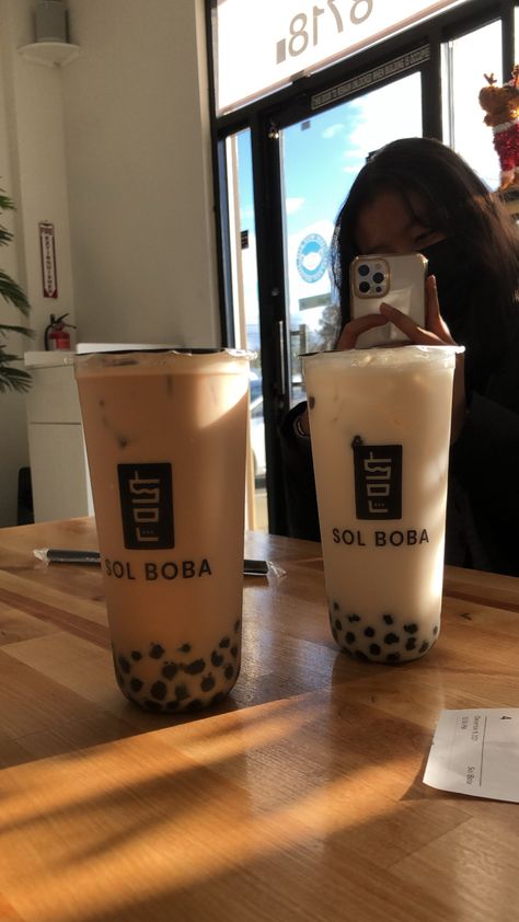 Boba Pictures Aesthetic, Boba Tea Aesthetic Pictures, Boba With Friends, Minuman Aesthetic Boba, Boba Tea Aesthetic Korean, Bubble Tea Flavors, Boba Pearls, Bubble Tea Boba, Boba Drink