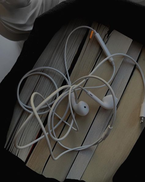 Tangled Headphones Aesthetic, Wired Earbuds Aesthetic, Aesthetic Earbuds, Earbuds Aesthetic, Tangled Earphones, Bed Rotting, Mlb Oc, Tangled Headphones, Poetry Aesthetic