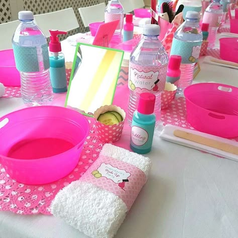 Make Up Party Ideas Kid Birthdays, Make Up Party Ideas, Make Up Birthday Party Ideas, Makeup Birthday Party Ideas, Spa Birthday Party Ideas For Kids, Make Up Birthday Party, Girls Makeup Party, Spa Party Foods, Makeup Party Decorations