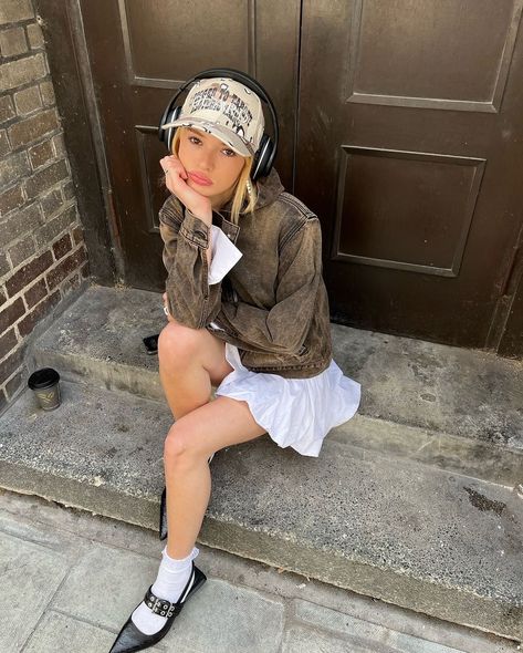 Hat inspo 🧢 Cool Girl Outfit, Ballet Flats Outfit, Cool Girl Outfits, Hat Outfit, Flats Outfit, Life's Too Short, Snow Bunny, Winter Inspo, Outfit Check