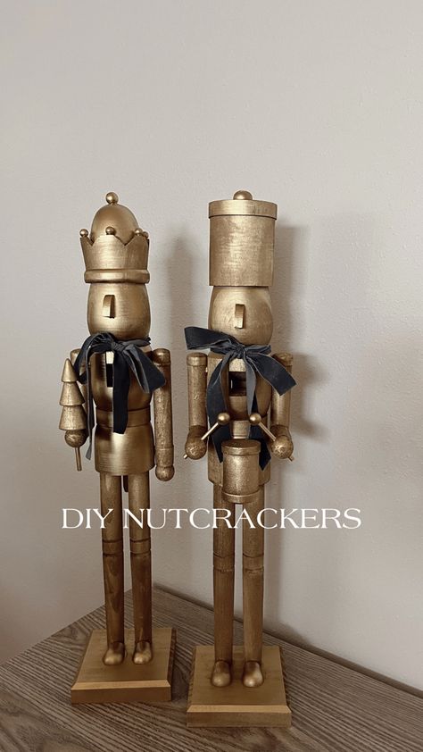 Ideas Decoracion Navidad, Nutcracker Decor, Nutcracker Christmas Decorations, Neutral Christmas Decor, Diy Gold, Christmas Decor Inspiration, My Bucket List, Christmas Themes Decorations, Best Craft