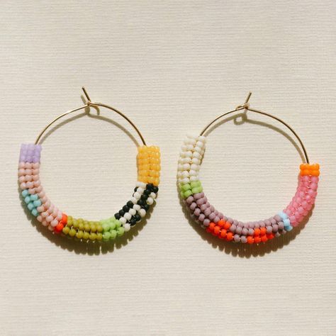 Earrings Diy Handmade, Wire Hoop Earrings, Crafting Inspiration, Bead Loom Bracelets, Handmade Jewelry Diy, Seed Bead Earrings, Bead Crochet, Beaded Choker, Ear Wire