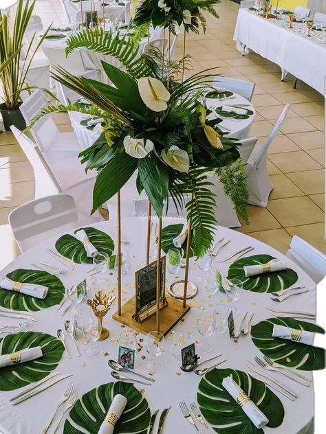 Havana Nights Party Decorations Ideas, Carribean Party Theme, African Centerpieces Ideas, Jungle Theme Table Decor, Safari Wedding Decor, Elegant Luau, Jungle Theme Wedding, Tropical Green Wedding, Tropical Engagement Party