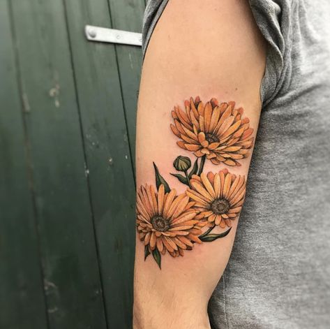 Calendula inspo Calendula Flower Tattoo, Calendula Tattoo, Calendula Flowers, October Flowers, Arm Tats, Tattoo Pictures, Family Flowers, Beautiful Flower Tattoos, Calendula Flower