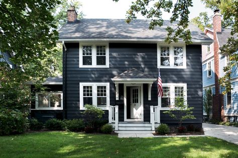 You love black houses; we love black houses. Easy to admire but a bold move to make, not just any shade will do. We've asked architect and designer members Colonial House Exteriors, Black Houses, Paint Your House, Dark House, Garden Makeover, Black House Exterior, House Paint Exterior, Exterior Paint Colors, Door Color