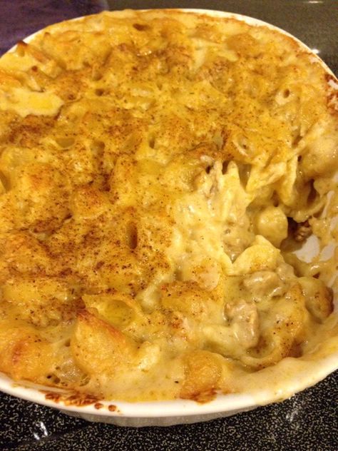 Jerk chicken mac n cheese Chicken Mac And Cheese, Carribean Food, Latin American Food, Jamaican Dishes, Christmas Dinner Menu, Being Different, Jerk Chicken, Jamaican Recipes, Mac N Cheese Recipe