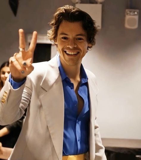 Harry Styles Best Pics, Harry Styles Icon, Harry Bear, Poo Bear, Harry Styles Icons, Gambar One Direction, London Boy, Harry 1d, Wall White