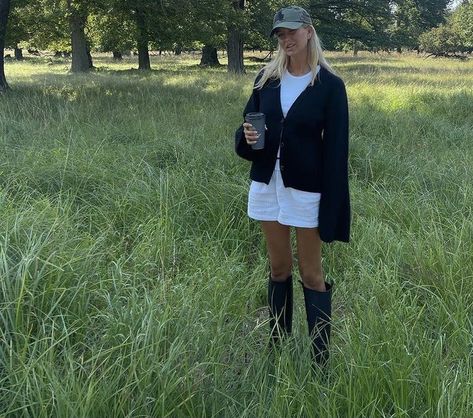 Countryside Outfit, Rainboots Outfit, Josefine H J, Farm Clothes, Fall Fits, 가을 패션, Outfit Inspo Fall, New Wardrobe, Autumn Winter Fashion