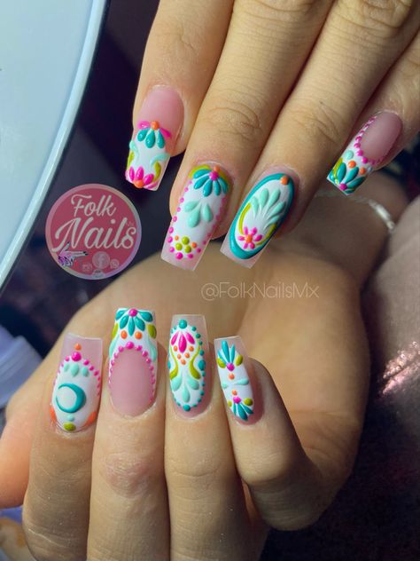 Fiesta Inspired Nails, Fiesta Themed Nails, Colombian Nail Designs, Fiesta Nail Art, All Different Nail Designs, Pinata Nails, Mexican Floral Nails, Spanish Nail Art, Fiesta Theme Nails Mexican