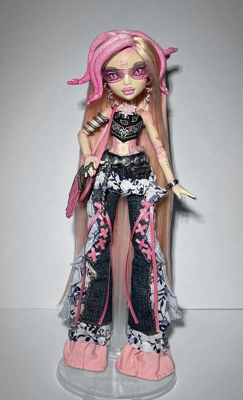 Customized Monster High Dolls, Monster High Doll Customization, Doll Customization Monster High Repaint, Monster High Doll Custom, Monster High Restyle G3, Ooak Dolls Monster High, Monster High Dolls G3, Monster High Restyle, Doll Poses