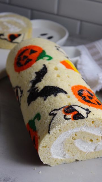 Halloween Food Costumes, Swiss Cake, Swiss Rolls, Roll Cakes, Cake Roll Recipes, Patterned Cake, Food Costumes, Pumpkin Roll, Creative Cake Decorating