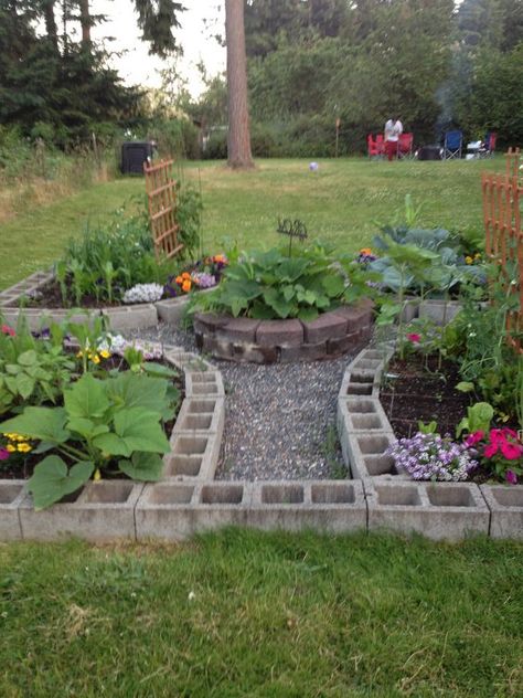 Cool Ways to Use Cinder Blocks 5 Cinder Block Garden, Cinder Blocks, Square Foot Gardening, Cinder Block, Garden Yard Ideas, Vegetable Garden Design, Budget Backyard, Plants And Flowers, Garden Layout