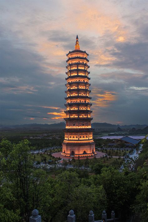 Bai Dinh - The largest pagoda in Southeast Asia. #vietnam #travelphotography Tower Of Hanoi, Buddhist Architecture, Vietnam Country, Ajanta Caves, Asian Landscape, North Vietnam, Vedic Art, Forbidden City, Aesthetic Japan