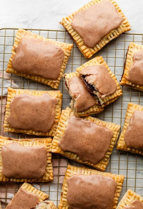 Homemade Frosted Brown Sugar Cinnamon Pop Tarts - NorthEast Nosh Recipes Brown Sugar Cinnamon Pop Tarts, Cinnamon Pop Tarts, Gluten Free Pop Tarts, Brown Sugar Pop Tarts, Gluten Free Dairy Free Desserts, Pop Tart Flavors, Poptart Recipe, Strawberry Pop Tart, Cinnamon Glaze