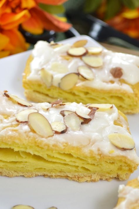 Danish Almond Puff | "Did I just make this?! Wow! This is delicious! So easy, so fast, and sooo extraordinary! This is like fine pastry shop quality. I can't wait to serve it to my guests this evening." #allrecipes #dessertrecipes #dessertideas #dessertdishes #dessertinspiration Easy Danish, Almond Puff, Almond Pastry, Danish Pastry, Puff Recipe, Danish Food, Puff Pastry Recipes, Dessert Dishes, Sweet Roll