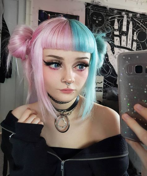 E Girl Fashion, Half Colored Hair, E Girl Hairstyles, Pastel Goth Hair, E Girl Hair, Blue And Pink Hair, Half And Half Hair, Split Dyed Hair, Dyed Hair Blue