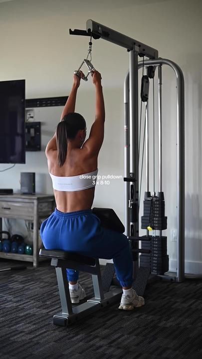 nairee kiana on TikTok Nairee Kiana, Cable Machine, Free Weights, Lower Back Exercises, Women's Fitness Motivation, Girl's Back, Gym Memes, Beginner Workout, Back Day