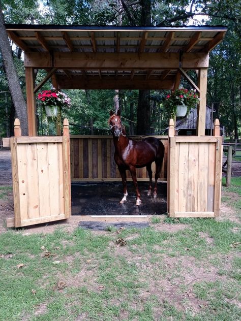 This is my personal design for my wash rack. Horse Wash Rack, Horse Water, Horse Flowers, Horse Washing, Horse Barn, Horse Stuff, Farm Life, Stables, Life Hacks