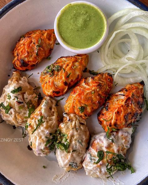 Momo Food, Indian Fast Food, Chicken Tandoori, Spicy Appetizers, Fast Food Menu, Vegetarian Fast Food, Vegetarian Snacks Recipes, Spicy Snacks, Food Babe