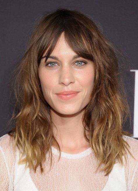 long+shag+haircut+with+choppy+ends Alexa Chung Hair, Trendy We Fryzurach, Long Shag Haircut, Long Face Shapes, Fall Hair Cuts, Long Face, Ombré Hair, Long Faces, Ombre Hair Color