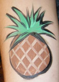 pineapple face paint design cheek art Hawaiian Face Paint, Face Painting Simple, Cheek Painting, Face Painting For Girls, Simple Face Painting Ideas, Quick Face Paint, Kids Face Painting Ideas, Simple Face Paint, Simple Face Painting