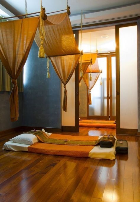 Sala Zen, Spa Room Ideas, Spa Facials, Deco Spa, Massage Room Design, Spa Massage Room, Ceiling Drapes, Massage Room Decor, Massage Therapy Rooms