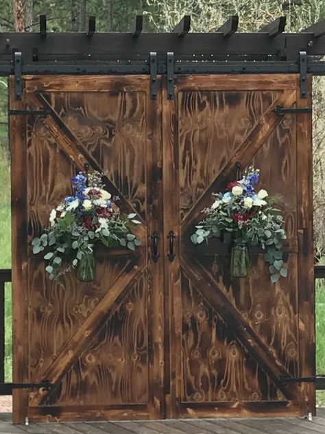 Barn doors at swan point Rustic Wedding Doors Entrance, Rustic Doors For Wedding Entrance, Barn Door Wedding Entrance, Barn Door Wedding, Wedding Entrance On Horse, Barn Door Decor, Door Backdrops, Outdoor Country Wedding, Wedding Swag