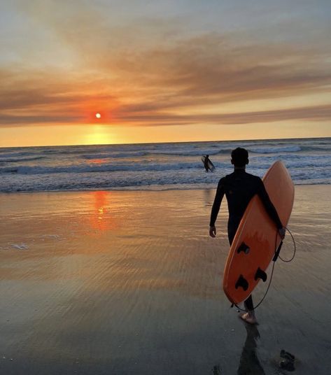 Surf Pictures Ideas, Pouge Aesthetic, Surfer Boy Aesthetic, Surf Boy, Surfer Aesthetic, The Last Bookstore, Surfing Aesthetic, Surf Aesthetic, Surfer Boy