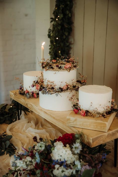 Rustic Garden Wedding Cake, Wedding Cake Natural Flowers, Dried Flower Wedding Cake, Boho Wedding Cake Bohemian Style, Rustic Boho Wedding Cake, Fairy Wedding Cake, Barn Wedding Cake, Wedding Cake Boho, Boho Barn Wedding