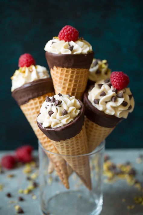 Cannoli Cones, Cannoli Desserts, Waffle Cone Recipe, Cone Dessert, Chips Dip, Cannoli Recipe, Cheesecake Dip, Ice Cream Cones, Cooking Classy