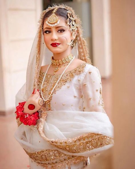 Pakistan Bridal Dress, Bride Fashion Illustration, Pakistan Bridal, Nikah Outfit, Pakistani Bridal Makeup, Red Bridal Dress, Desi Wedding Dresses, Pakistani Wedding Dress, Muslim Bride