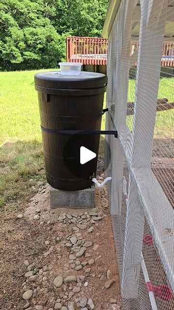 Chicken Coop Watering System, Chicken Coop Water Ideas, Chicken Waterer, Pet Things, Chicken House, Garden Plans, Chicken Farm, Raising Chickens, Chickens Backyard