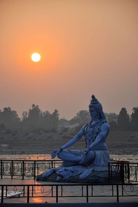 Amazing India, Rishikesh India, Photos Of Lord Shiva, Shiva Statue, Body Of Water, Hindu Temple, Rishikesh, Jolie Photo, Incredible India