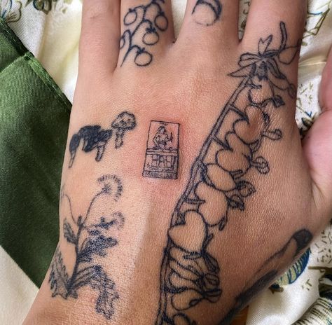 Castle Hand Tattoo, Avant Garde Tattoo, Arm Tattoos Sleeve, Ancient Art Tattoo, Tarot Tattoo, Handpoke Tattoo, Female Tattoo Artists, Sketch Tattoo Design, Poke Tattoo