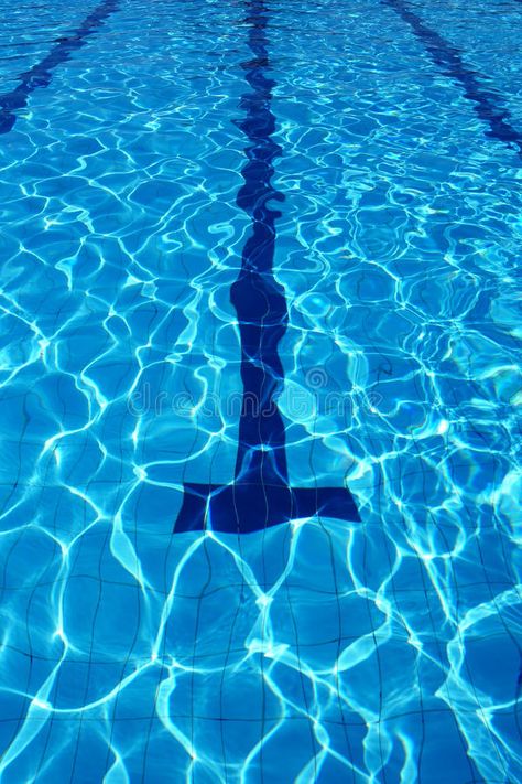 Swimmer Diving Into Pool, Swimming Pool Asethic, Swimming Sport Aesthetic Wallpaper, Swimming Wallpaper Iphone, Swimming Sport Aesthetic, Pool House Backyard, Swimming Aesthetic Pool, Swimmer Wallpaper, Swimming Pool Wallpaper