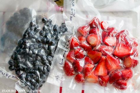 How To Freeze Berries for Jam via flouronmyface.com Souper Cubes, Vacuum Sealing Food, Food Saver, Summer Berries, Vacuum Sealer, Jams & Jellies, Summer Is Here, Fresh Berries, Freezer Meals