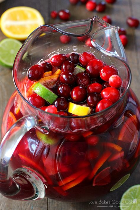 Non-Alcoholic Sangria in a pitcher with fresh fruit. Non Alcoholic Sangria, Sparkling Sangria, Best Non Alcoholic Drinks, Sangria Ingredients, Easy Mocktail Recipes, Fun Drinks Alcohol, Summer Drinks Alcohol, Party Drinks Alcohol, Non Alcoholic Wine