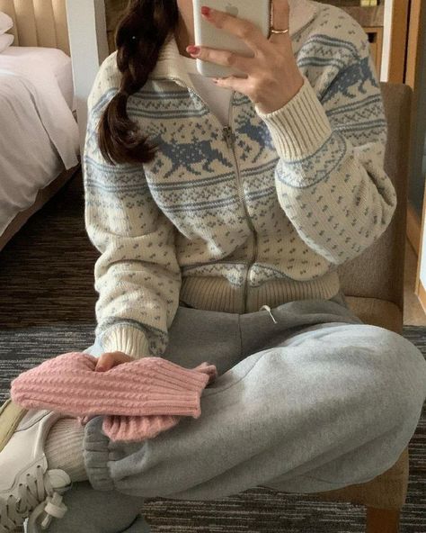 Winter Whimsy, Korean Winter Outfits, Chic Style Inspiration, Cozy Gifts, Prettiest Celebrities, Korean Winter, Thanksgiving Outfit Ideas, Cute Thanksgiving Outfits, Thanksgiving Outfit Women