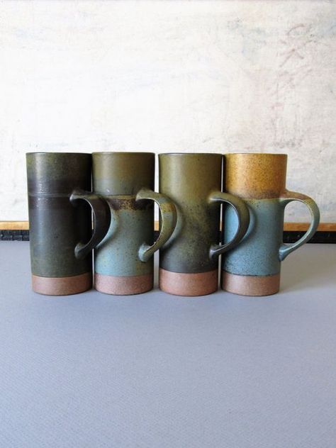 Clay Handles, Glazing Pottery, Vase Project, Pottery Decor, Mugs Vintage, Ceramics Pottery Vase, Pottery Pots, Pottery Stoneware, Stoneware Dishes