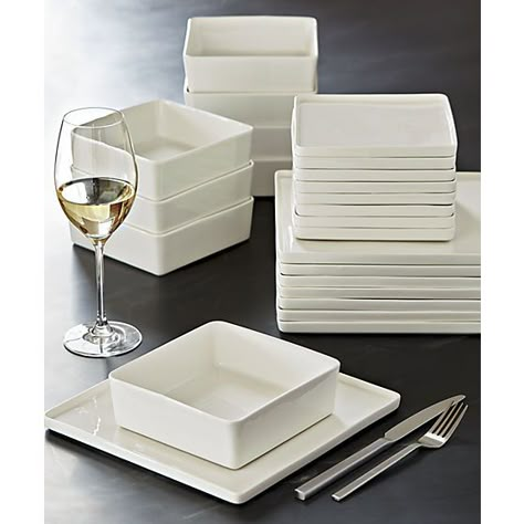 Simple, modern dinnerware. Designed to complement your food, not compete with it, our colorful dishes and modern dinnerware sets will make every meal a bit more stylish. Dinner Sets Dinnerware Modern, Dishes Sets Modern, Modern Dinnerware Sets, Assiette Design, Plates And Cutlery, Dinnerware Set Modern, Modern Dishes, Kitchen Decor Collections, Crockery Design