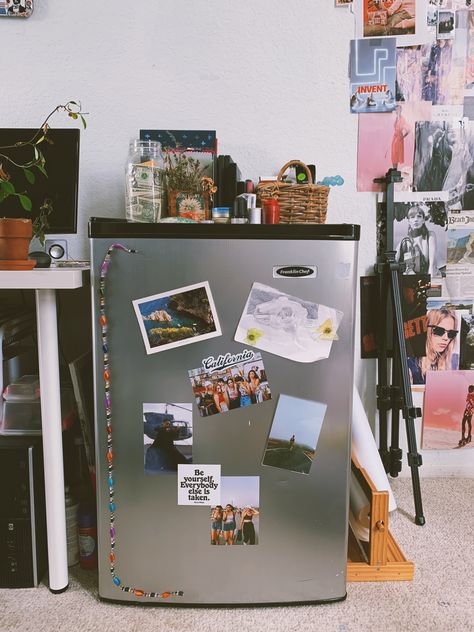 Snack Area In Bedroom Aesthetic, Mini Fridge Aesthetic Bedroom, Fridge Aesthetic Outside, Fridge In Room Ideas, Rooms With Mini Fridge, Mini Fridge For Dorm, College Dorm Mini Fridge, Mini Fridge Decoration Ideas, Organized Mini Fridge