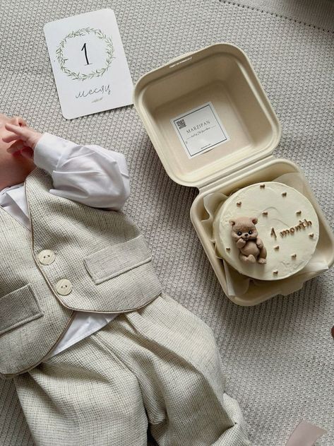 Newborn Cake, 1 Month Baby, Baby Boy Birthday Cake, Baby Boy Newborn Photography, Baby Milestones Pictures, One Month Baby, Baby Announcement Pictures, Newborn Mom, Baby Boy Pictures