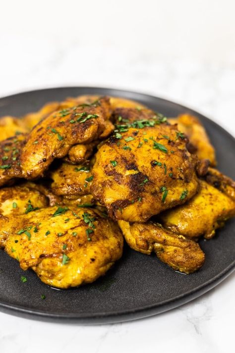 Baked Chicken Dinner Ideas, Dinner Ideas Black People, Baked Chicken Dinner, Moroccan Foods, North African Food, Chicken Dinner Ideas, Season Chicken, Middle Eastern Food, African Spices