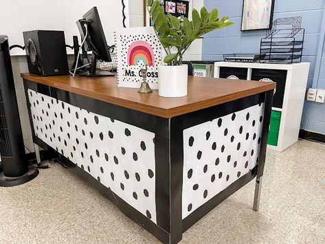 Middle School Teacher Desk Setup, Middle School Classroom Setup Desks, Classroom Cabinet Makeover, Minimal Classroom Decor, Classroom Cabinet Decor, Classroom Desk Storage, Classroom Desk Decor, Teacher Desk Ideas, Teacher Desk Area Classroom Setup