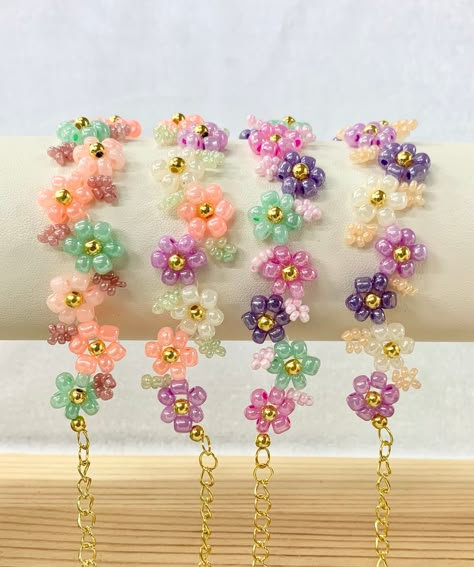 Beaded Flower Bracelet, Seed Bead Pattern, Beading Crafts, Beading Jewelery, Hand Embroidery Projects, Rainbow Glass, Beads Bracelet Design, Pretty Necklaces, Beaded Bracelets Diy