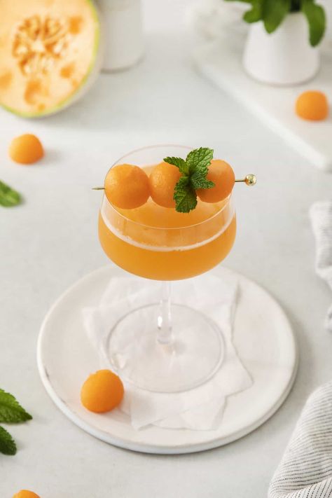 These Cantaloupe Ginger Cocktails are the perfect drink for summer. They're light, refreshing, and loaded with the best flavors using fresh cantaloupe, ginger, lime, and mint. Drink For Summer, Ginger Cocktails, Lexi's Clean Kitchen, Ginger Drink, Cocktail Garnish, Candied Ginger, Ginger And Honey, Clean Kitchen, Drink Recipes