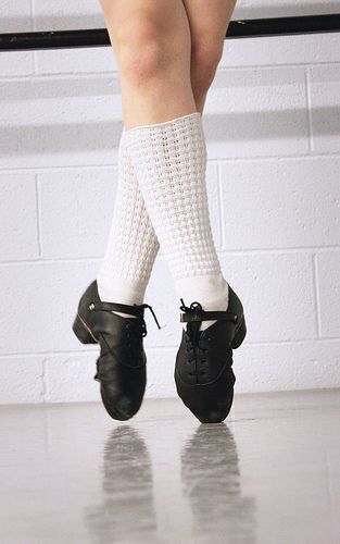 tippy toes in hardshoes =) Irish Dance Quotes, Irish Dance Shoes, Dancing Quotes, Irish Jig, Irish Step Dancing, Irish Accent, Dance Workshop, Steps Dance, Solo Dress