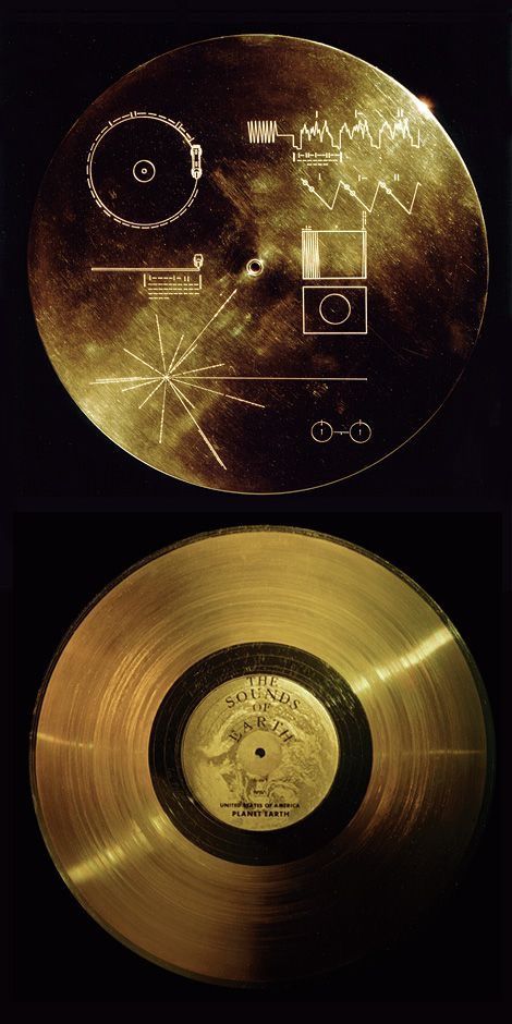 The Voyager Golden Record sent by NASA in 1977 on both space probes, Voyager 1 and 2. Ucontents and Carl Sagan's work Voyager Golden Record, Golden Record, Astronomy Science, Carl Sagan, Space Nasa, Space And Astronomy, Science Art, Interstellar, Space Travel